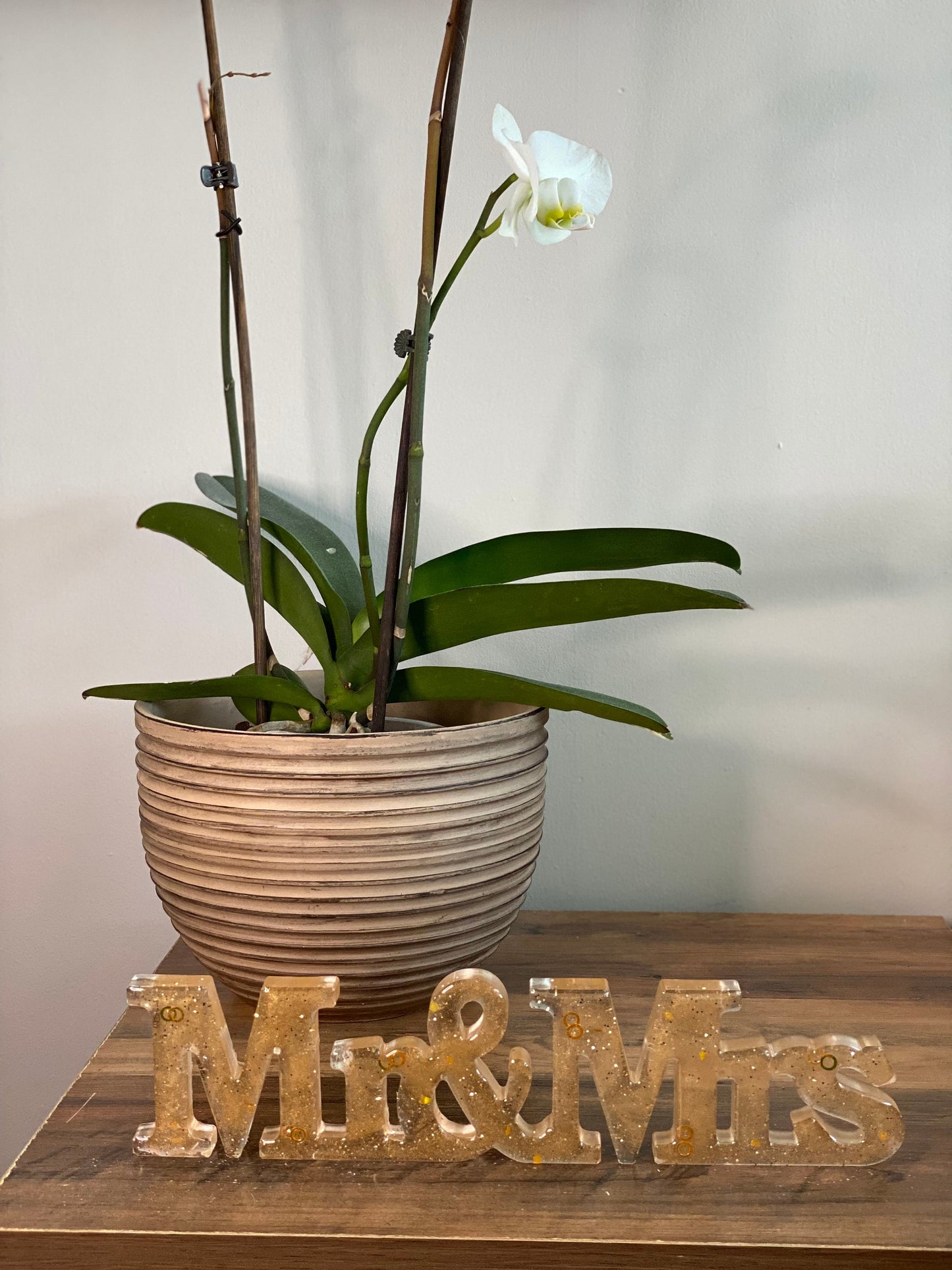 Mr & Mrs Sign